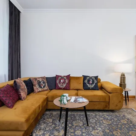 Luxurious & Unique Mickiewicza Cracow By Renters Prestige