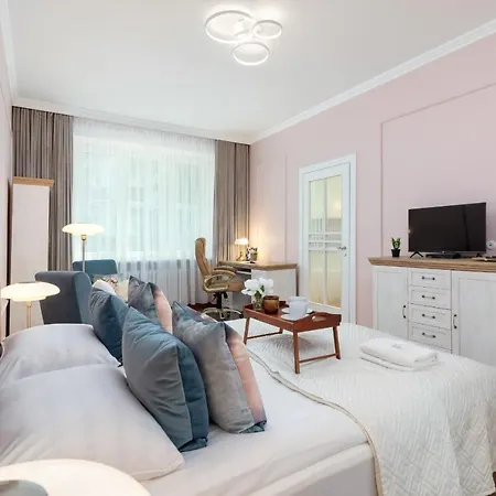Luxurious & Unique Mickiewicza Cracow By Renters Prestige Krakow