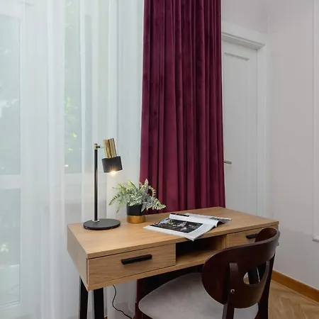 Luxurious & Unique Mickiewicza Cracow By Renters Prestige Lägenhet *