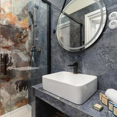 Luxurious & Unique Mickiewicza Cracow By Renters Prestige Lägenhet