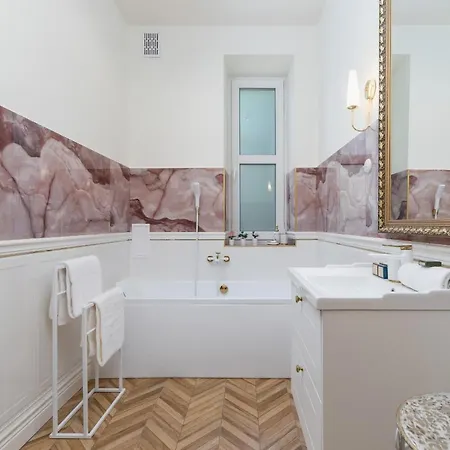 Luxurious & Unique Mickiewicza Cracow By Renters Prestige *