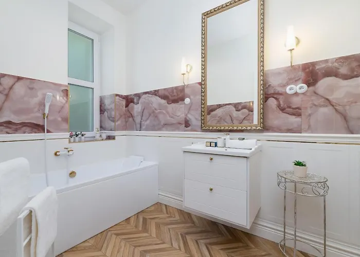 Luxurious & Unique Mickiewicza Cracow By Renters Prestige *