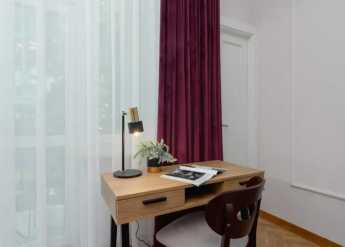 Luxurious & Unique Mickiewicza Cracow By Renters Prestige Lägenhet *